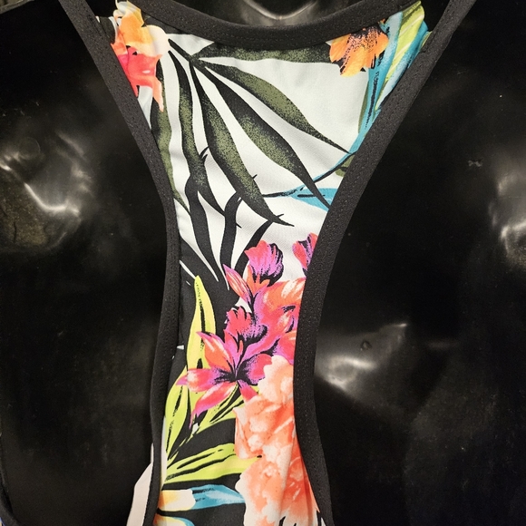 Tropical 2pc swimsuit - Picture 2 of 8